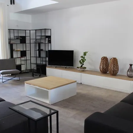 Semesterbostad Maison Terre Ardente